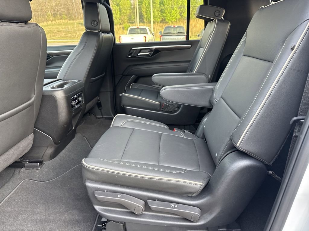 Used 2025 Chevrolet Suburban Premier AWD/4WD image 26