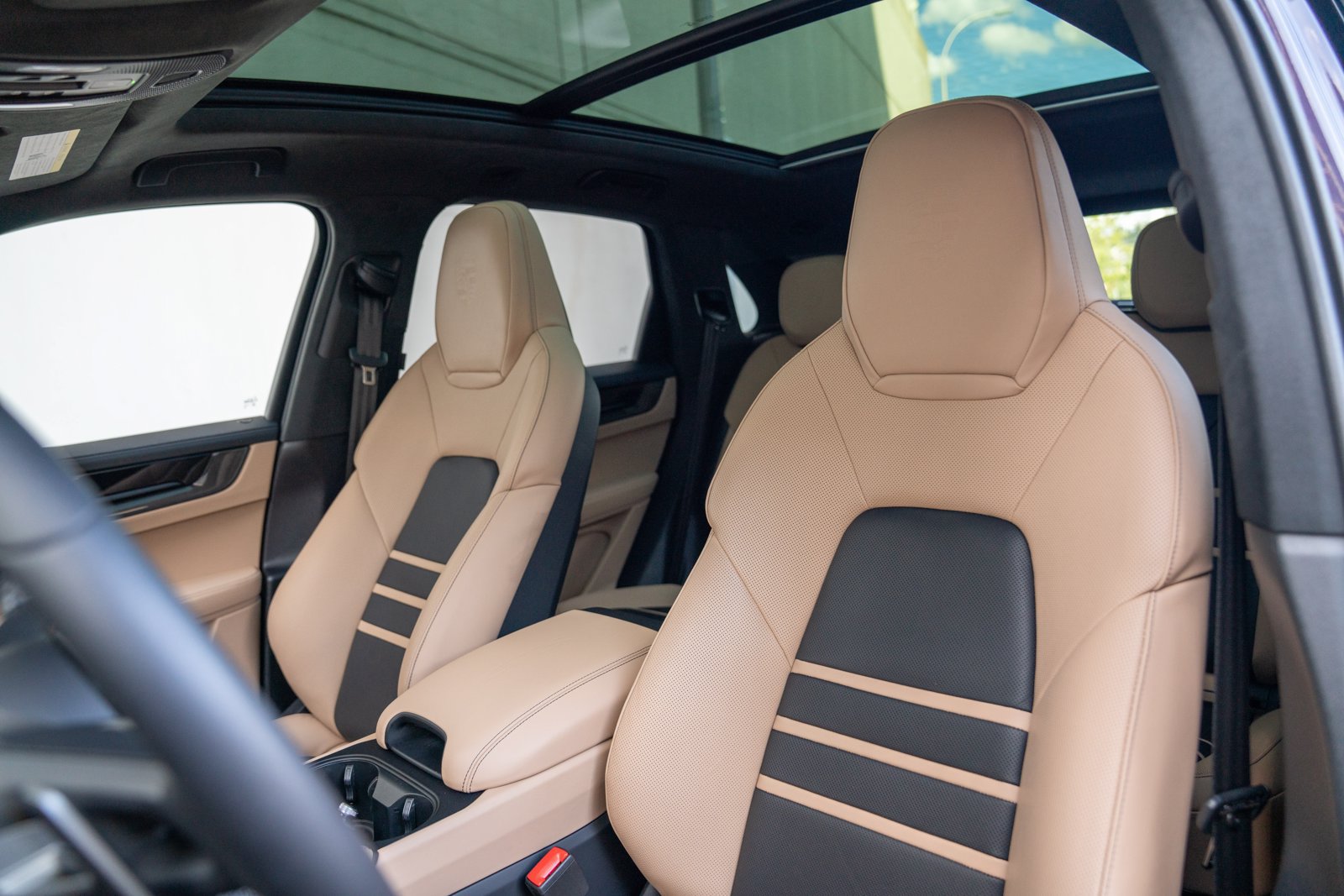 Certified 2025 Porsche Cayenne GTS AWD/4WD image 5