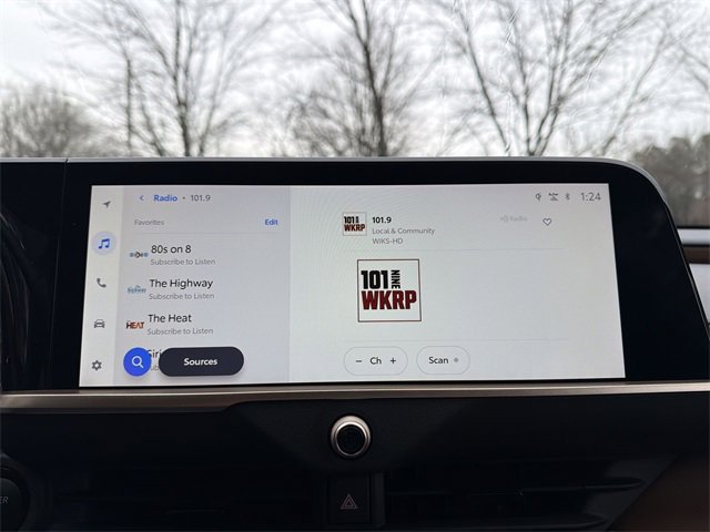 Used 2025 Toyota Crown Signia Limited w/ Advanced Technology Package image 16