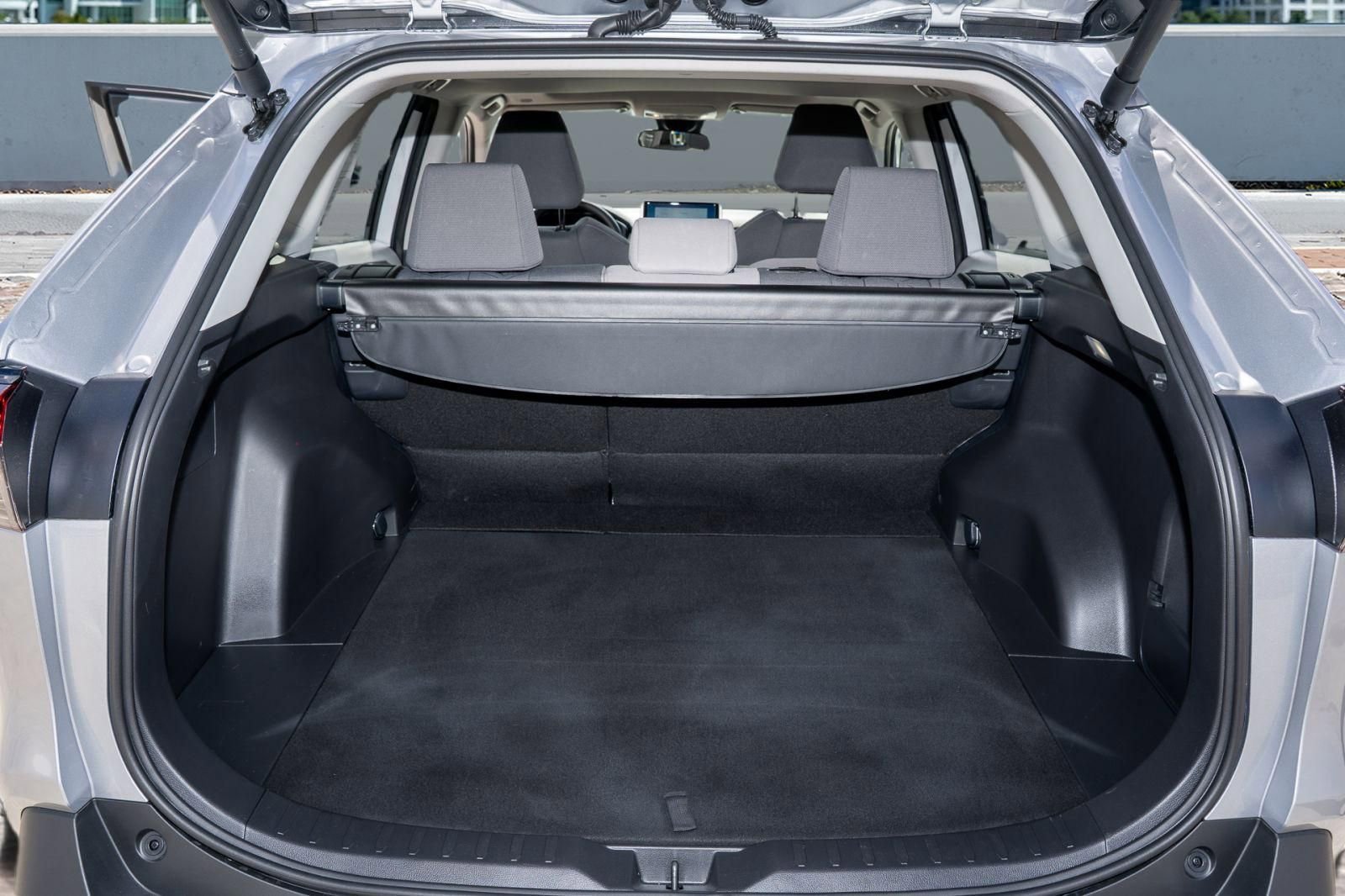 Used 2025 Toyota RAV4 XLE w/ Convenience Package image 9