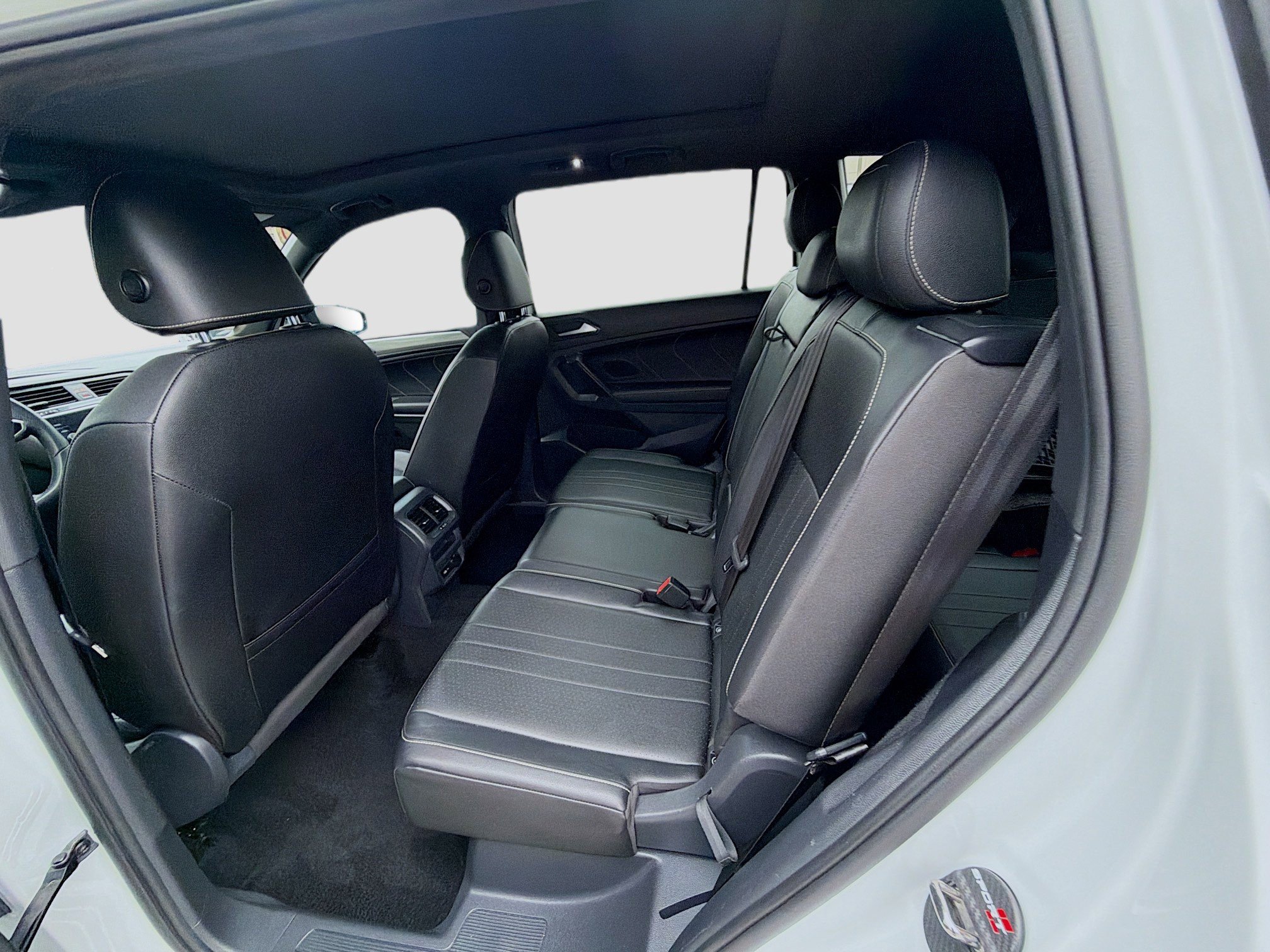 Used 2023 Volkswagen Tiguan SE R-Line image 24