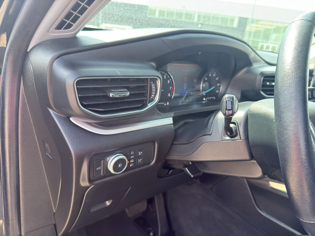 Used 2022 Ford Explorer XLT w/ Equipment Group 202A AWD/4WD image 15