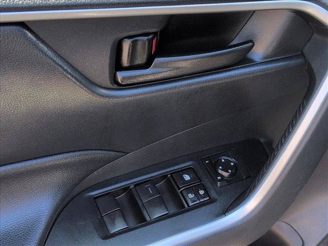 Used 2021 Toyota RAV4 LE AWD/4WD image 12