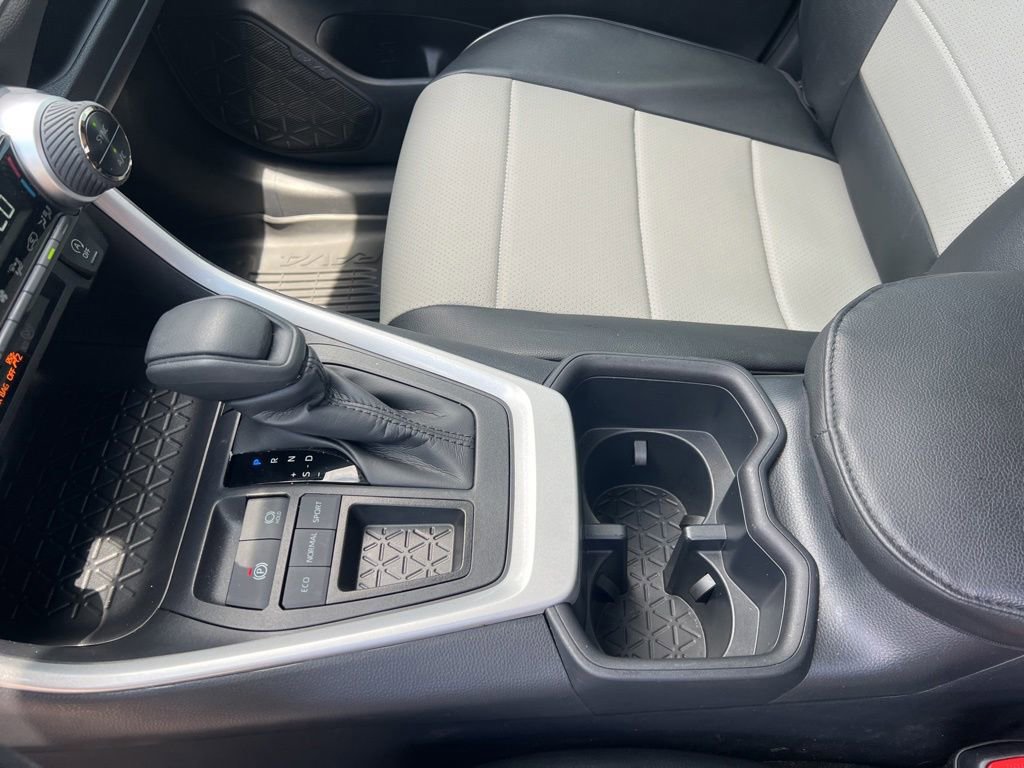Used 2025 Toyota RAV4 XLE FWD image 48