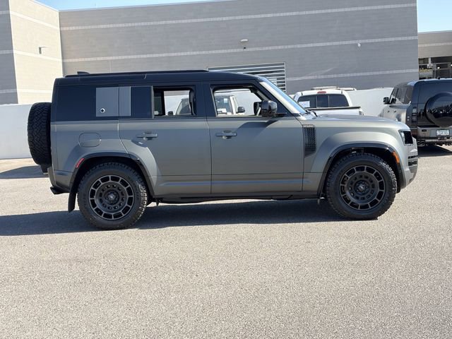 Used 2025 Land Rover Defender 110 AWD/4WD image 27