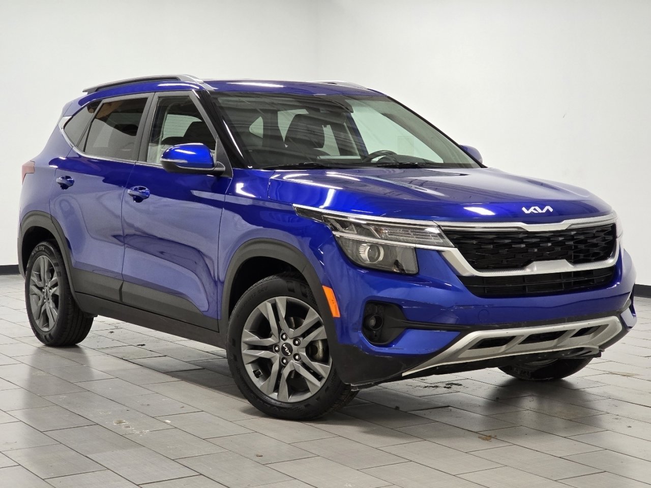 Used 2023 Kia Seltos S w/ Navigation Package image 2