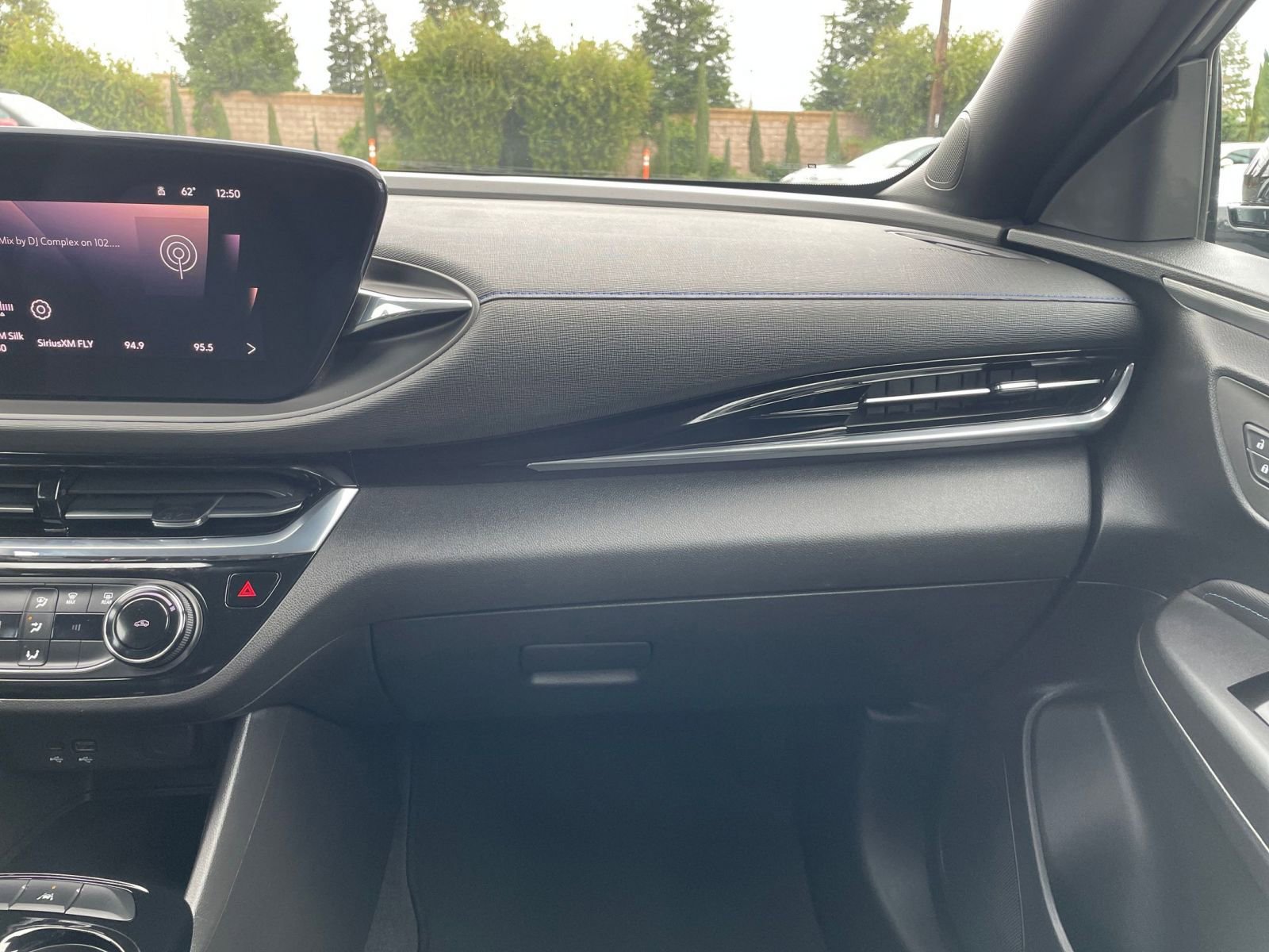 Used 2025 Buick Envista Sport Touring image 35