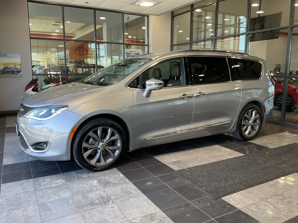 Used 2018 Chrysler Pacifica Limited w/ Advanced Safetytec Group image 3