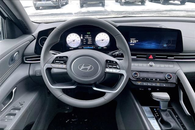 Certified 2025 Hyundai Elantra SEL image 6