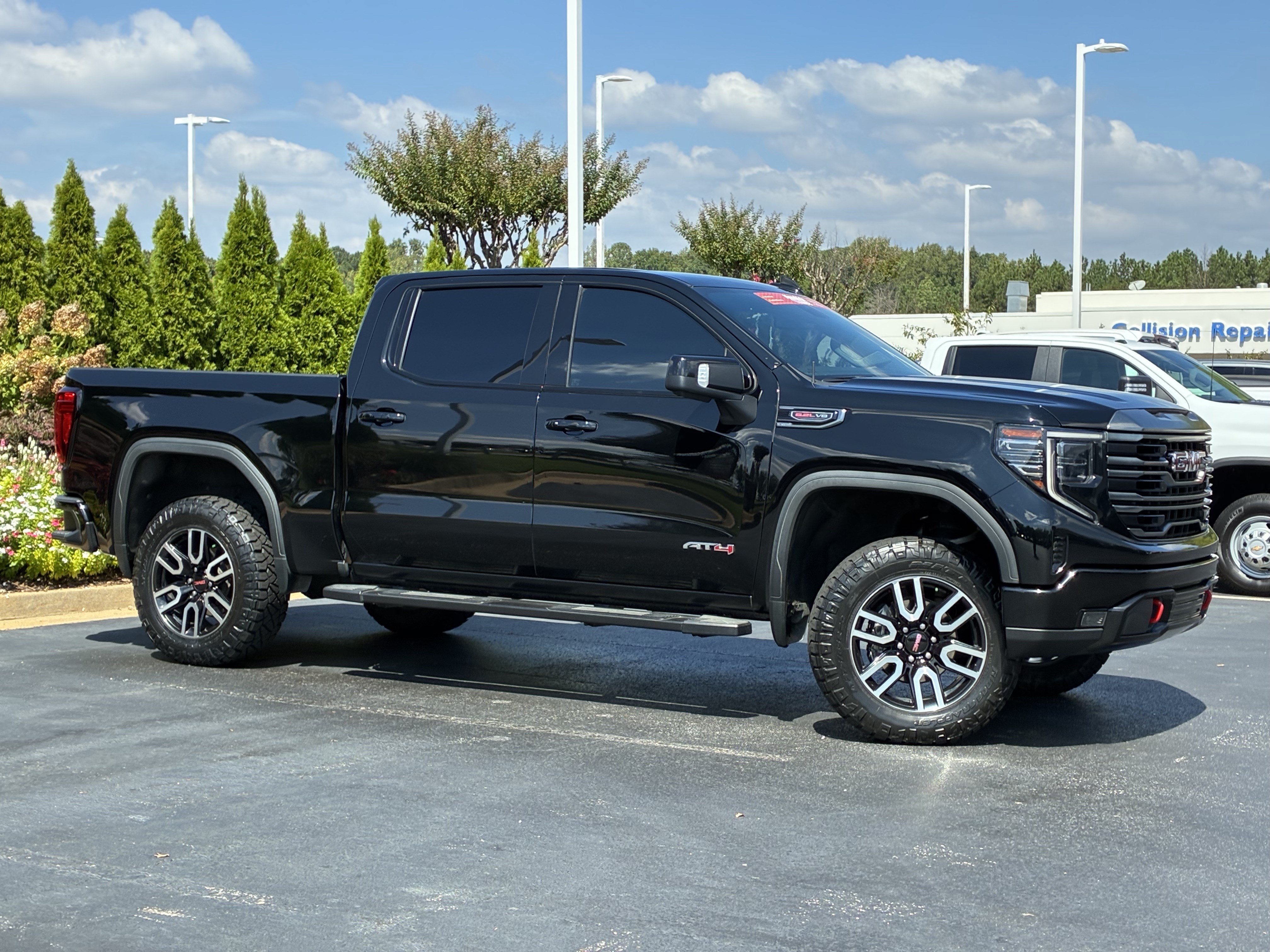 Used 2022 GMC Sierra 1500 AT4 AWD/4WD image 3