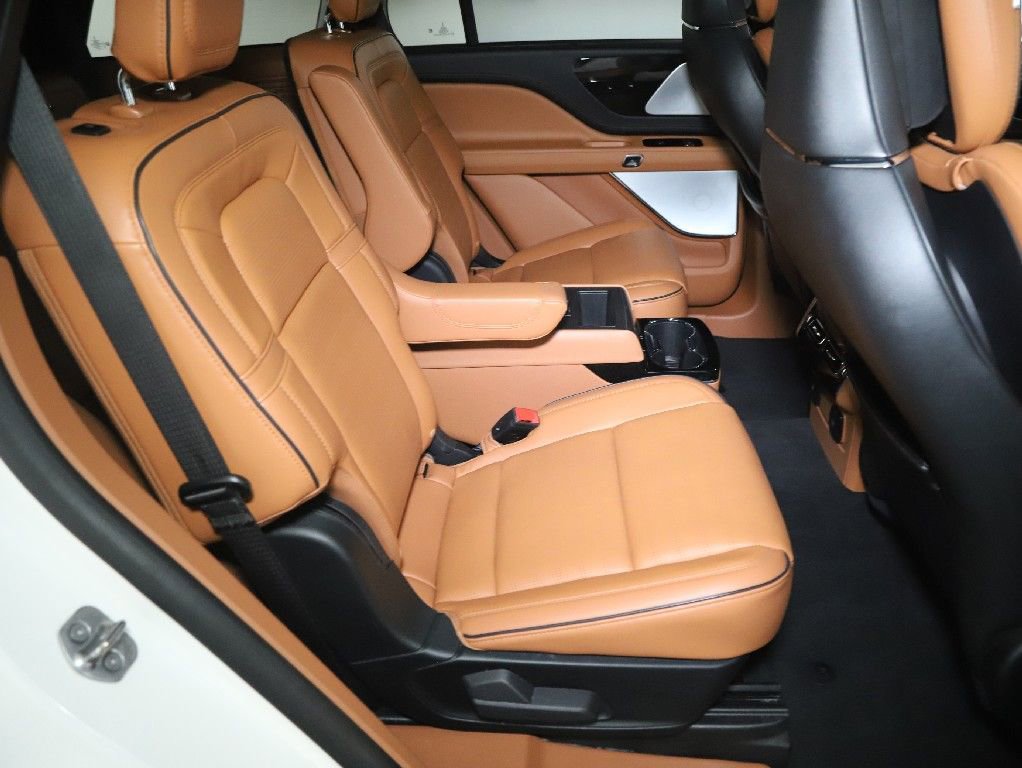Certified 2023 Lincoln Aviator Black Label w/ Class IV Trailer Tow Package AWD/4WD image 32