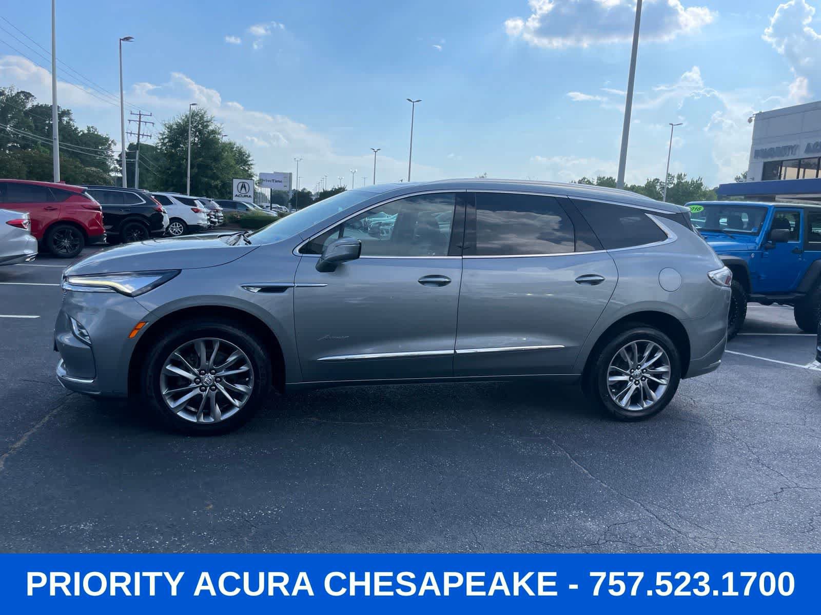 Used 2023 Buick Enclave Avenir w/ Avenir Technology Package AWD/4WD image 2