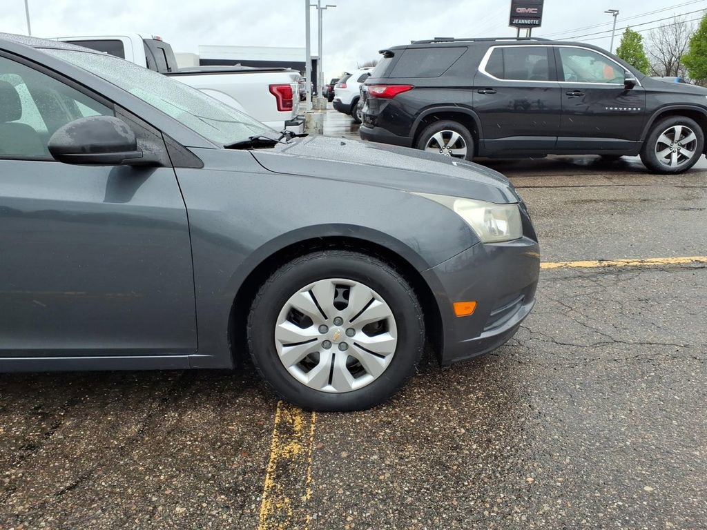 Used 2013 Chevrolet Cruze LS FWD image 22