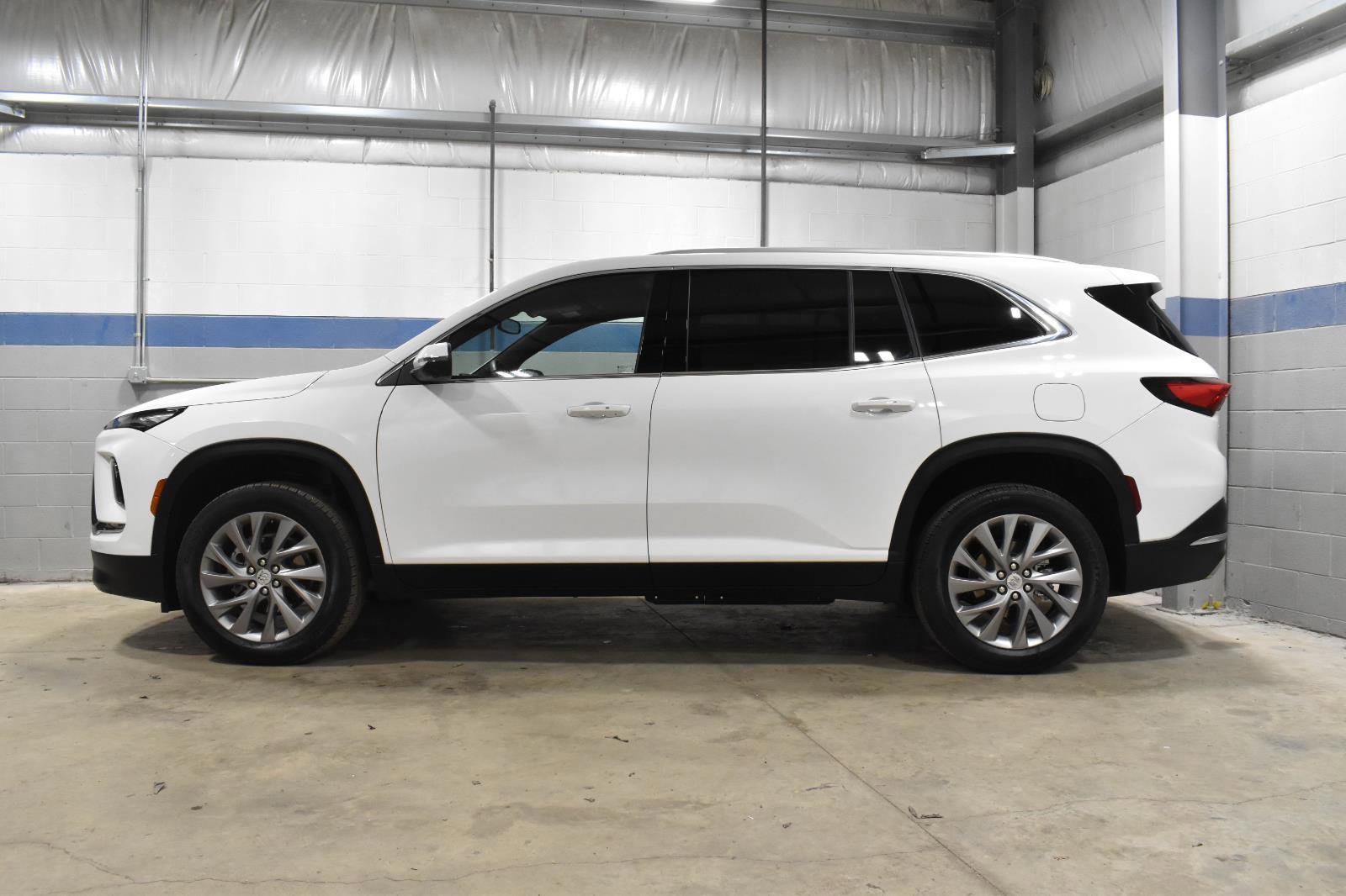 Used 2025 Buick Enclave Preferred image 26