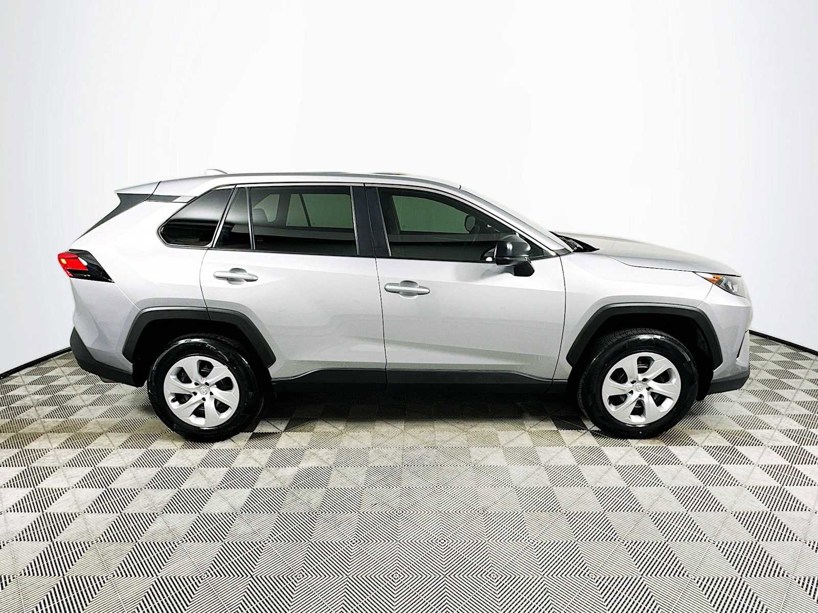 Used 2022 Toyota RAV4 LE w/ Carpet Mat Package (TMS) image 8
