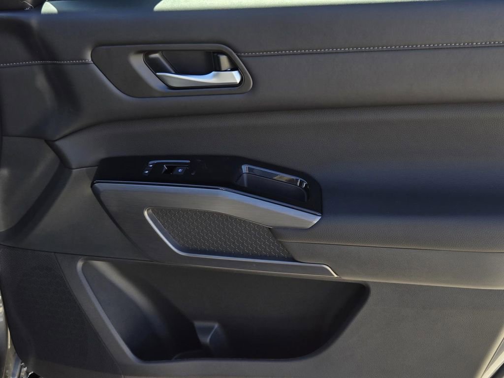 New 2026 Nissan Pathfinder SL image 8