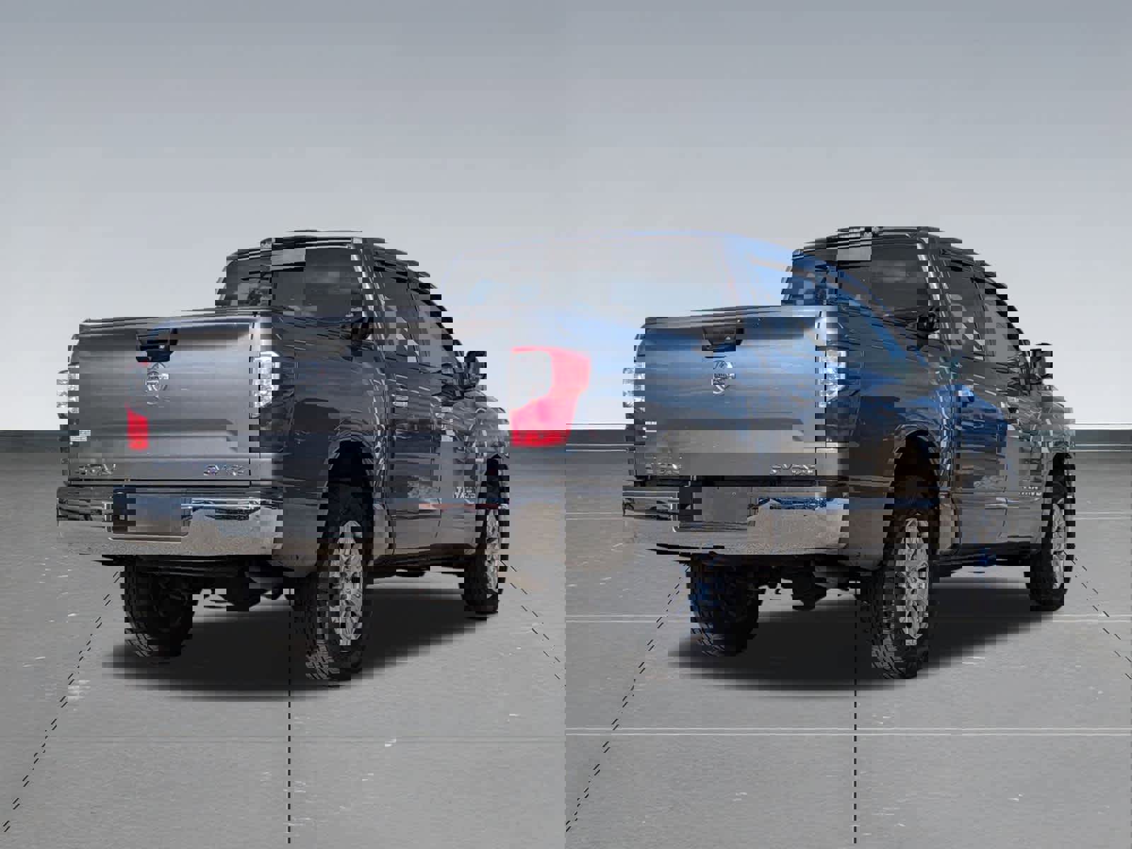 Used 2018 Nissan Titan SV image 6