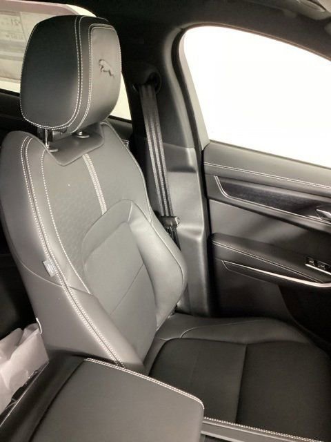 Certified 2025 Jaguar F-PACE R-Dynamic S image 3