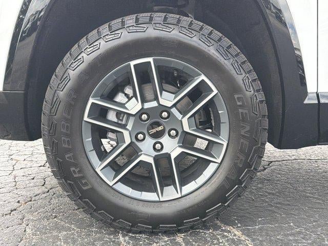 New 2027 GMC Terrain AT4 w/ Convenience Package III AWD/4WD image 9