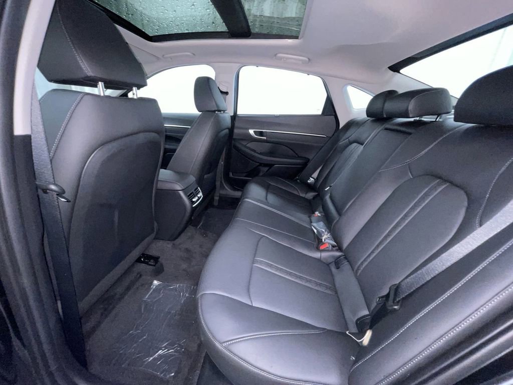 New 2025 Hyundai Sonata Limited image 8