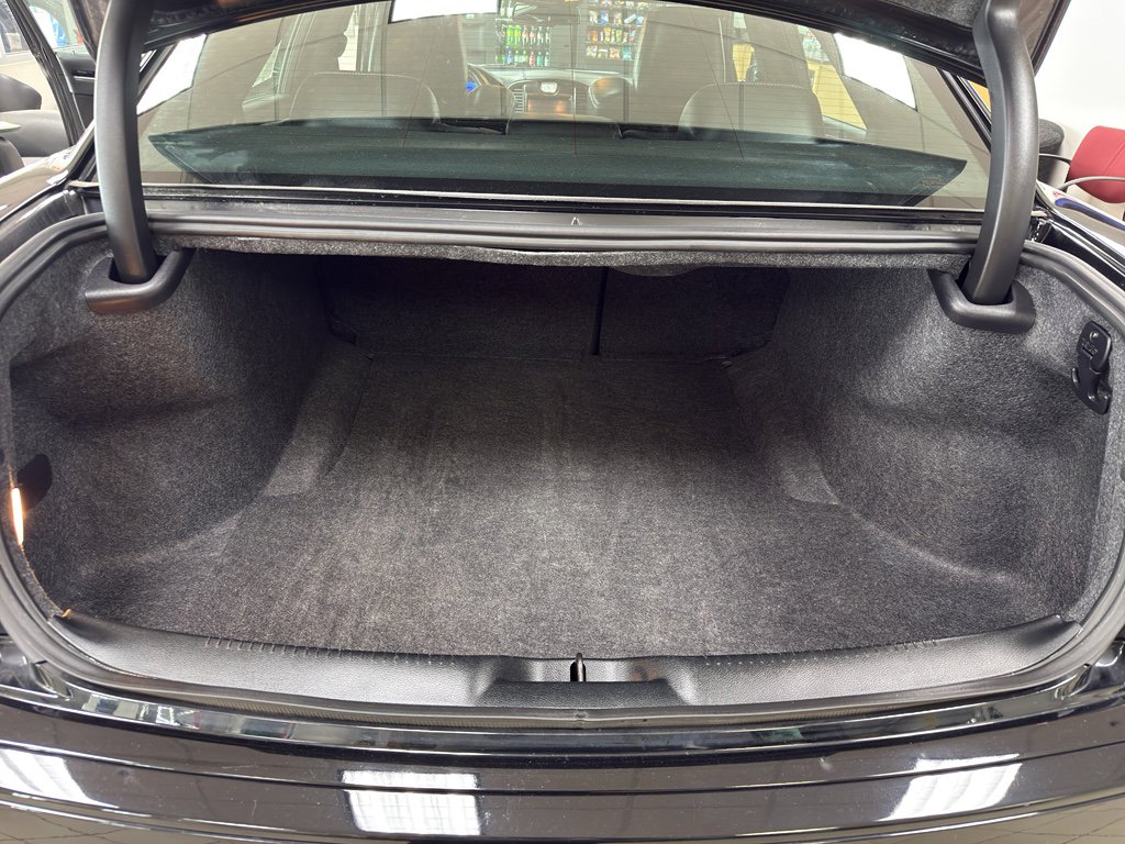 Used 2023 Chrysler 300 C image 32