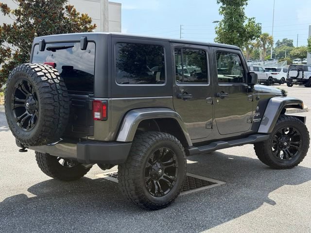 Used 2017 Jeep Wrangler Unlimited Sahara w/ Connectivity Group AWD/4WD image 11
