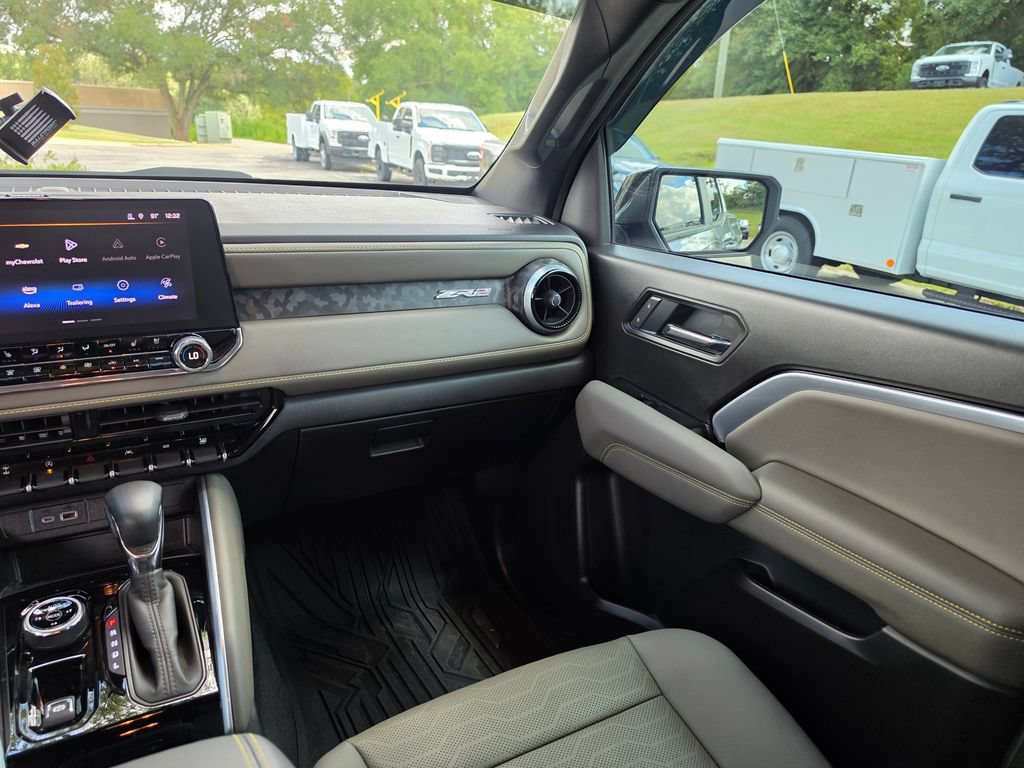 Used 2025 Chevrolet Colorado ZR2 AWD/4WD image 17