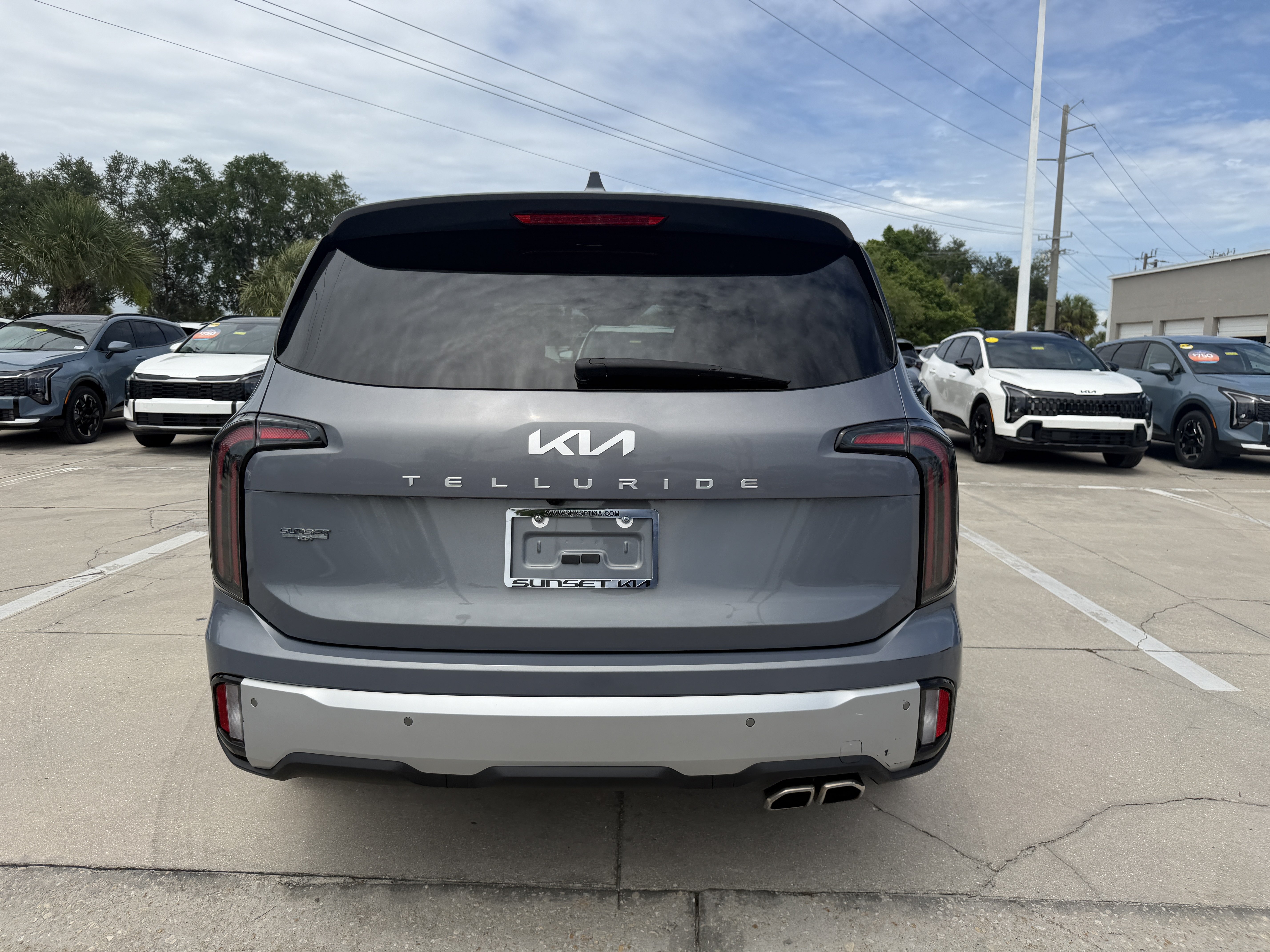 Certified 2024 Kia Telluride EX w/ EX Captain's Chair Package FWD image 6