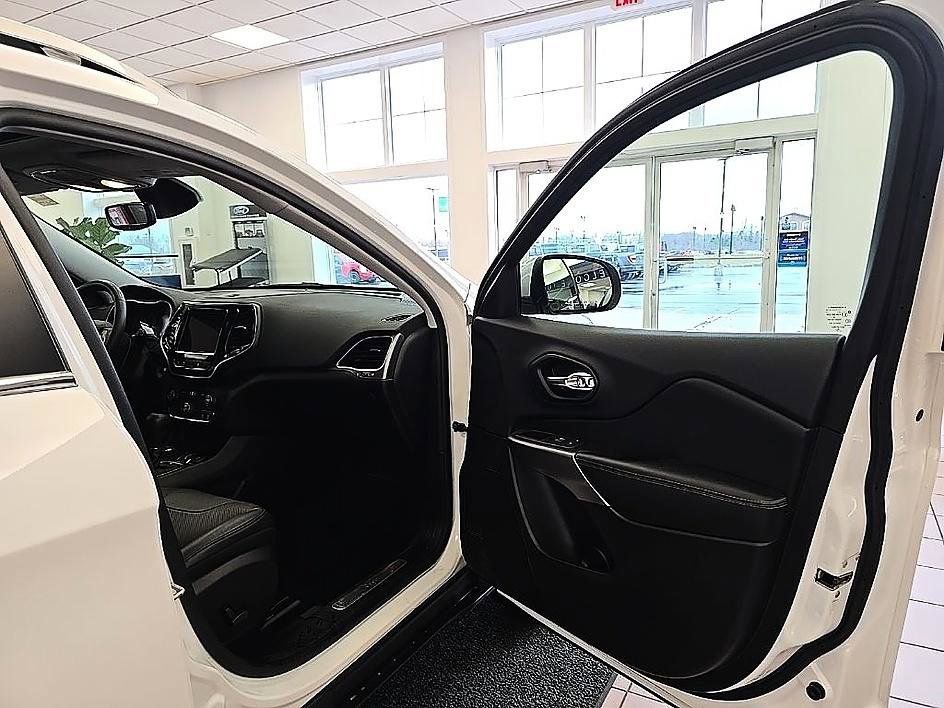 Used 2021 Jeep Cherokee Limited image 35