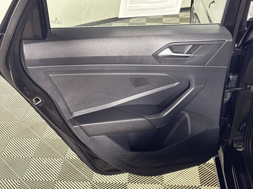 Certified 2025 Volkswagen Jetta Sport FWD image 19
