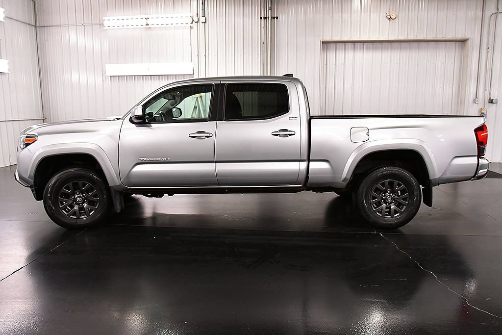 Used 2022 Toyota Tacoma SR5 AWD/4WD image 4