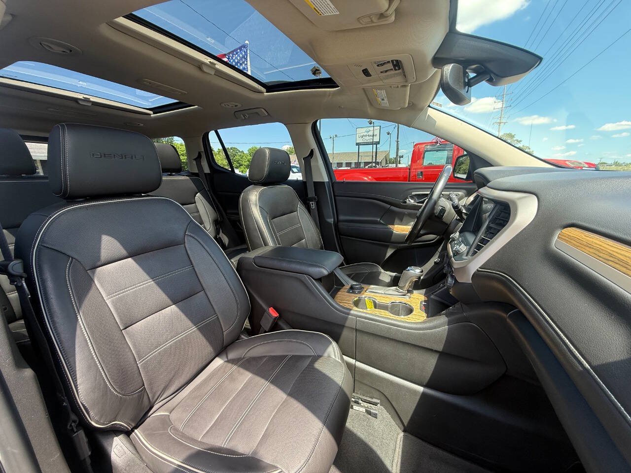 Used 2019 GMC Acadia Denali w/ Technology Package FWD image 8