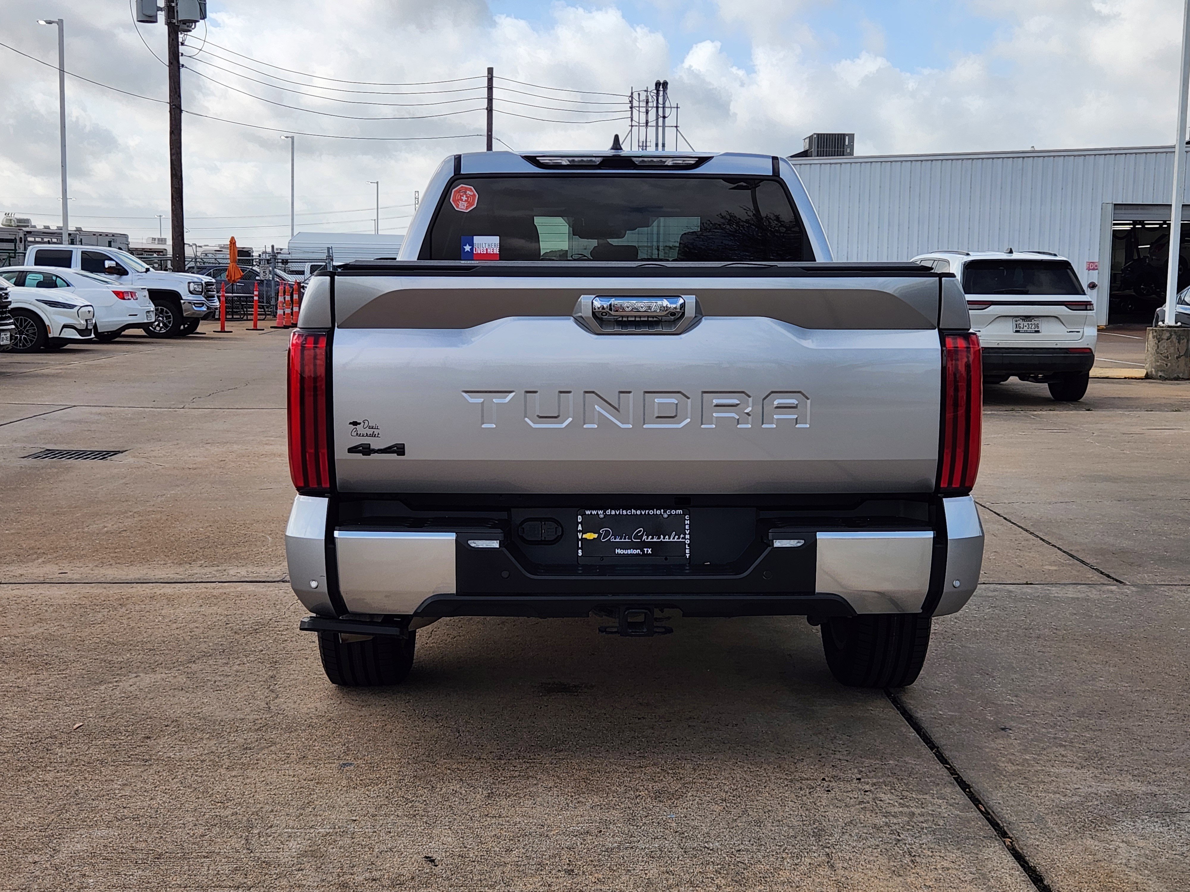 Used 2024 Toyota Tundra Limited w/ Power Package image 7