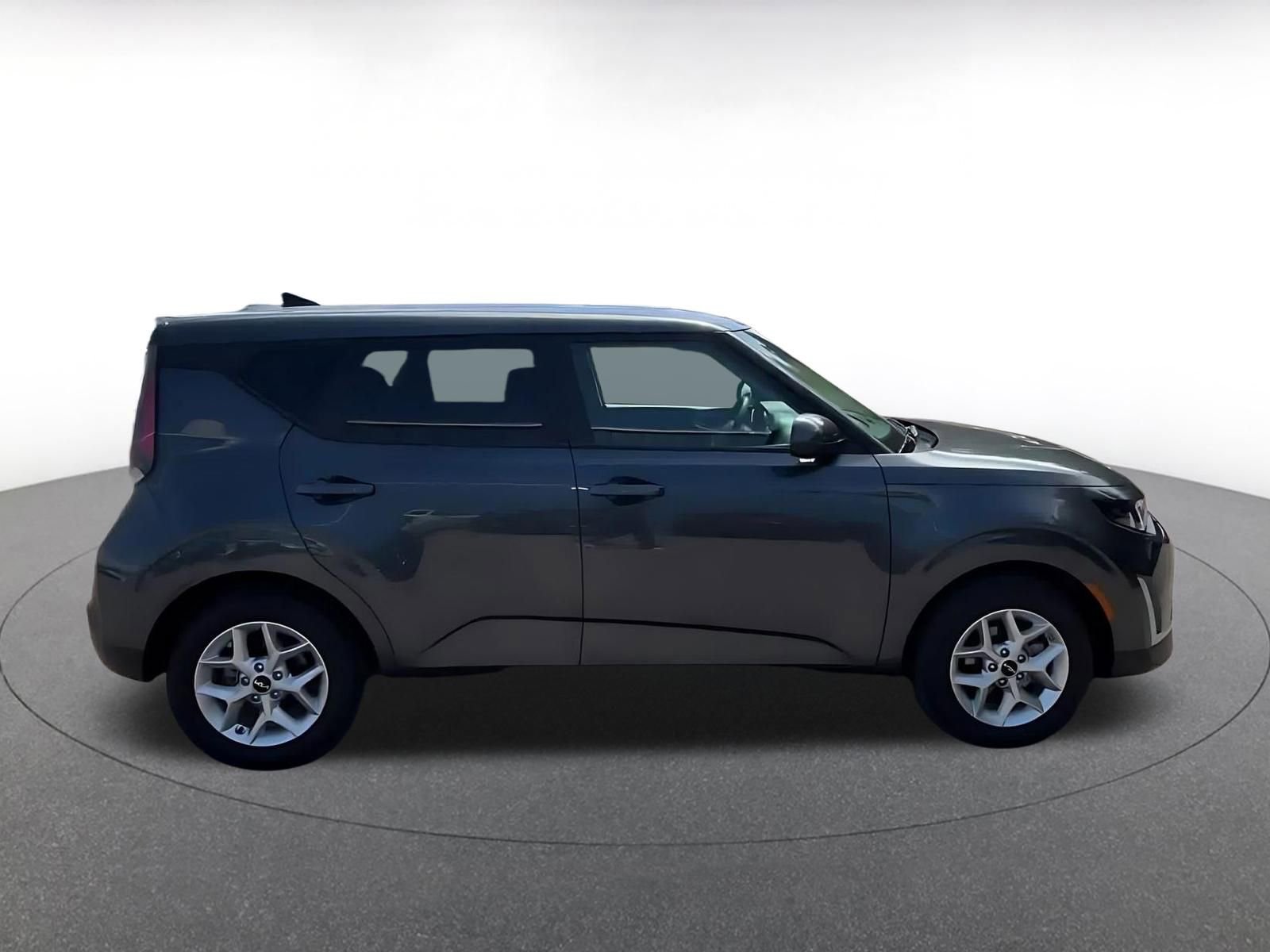 Used 2025 Kia Soul LX w/ LX Technology Package FWD image 16
