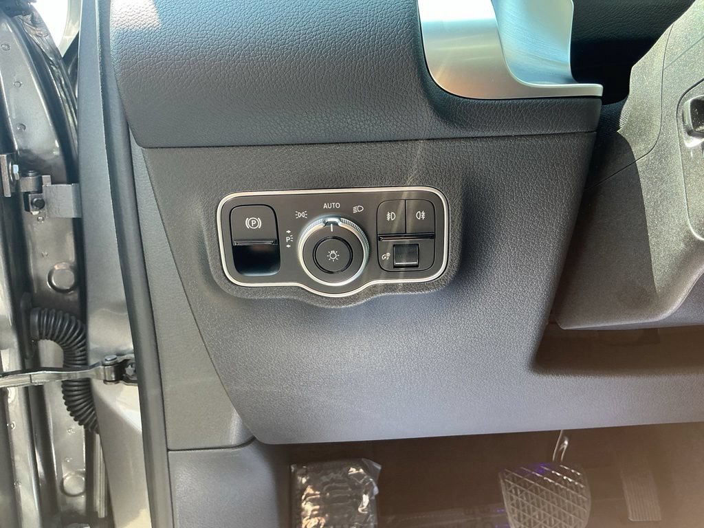 New 2026 Mercedes-Benz GLB 250 4MATIC image 14