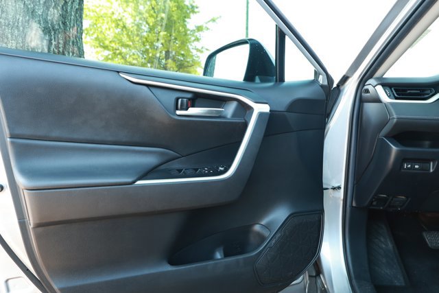 Used 2019 Toyota RAV4 XLE FWD image 23