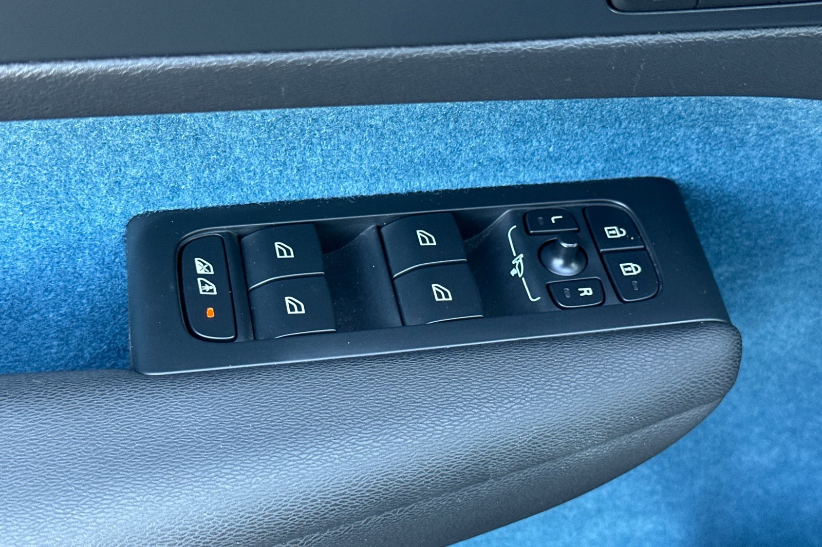 Certified 2023 Volvo XC40 Recharge Plus image 13