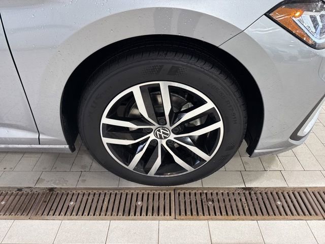 Certified 2025 Volkswagen Jetta SE image 27