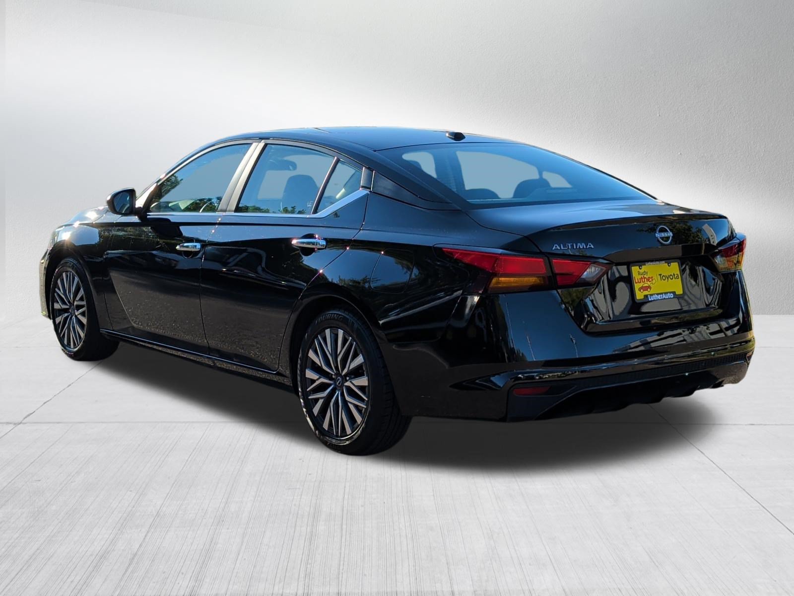 Used 2025 Nissan Altima 2.5 SV FWD image 5