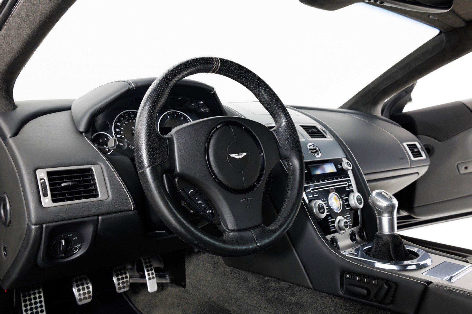 Used 2009 Aston Martin DBS Coupe RWD image 17