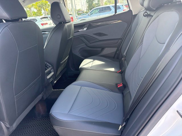 Used 2025 Volkswagen Tiguan SE FWD image 5