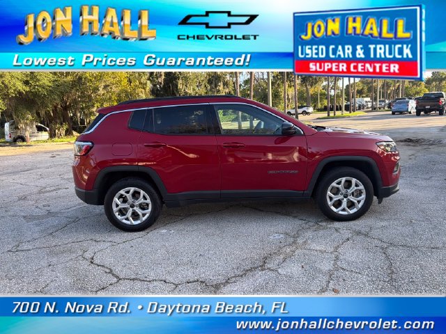 Used 2025 Jeep Compass Latitude AWD/4WD image 12