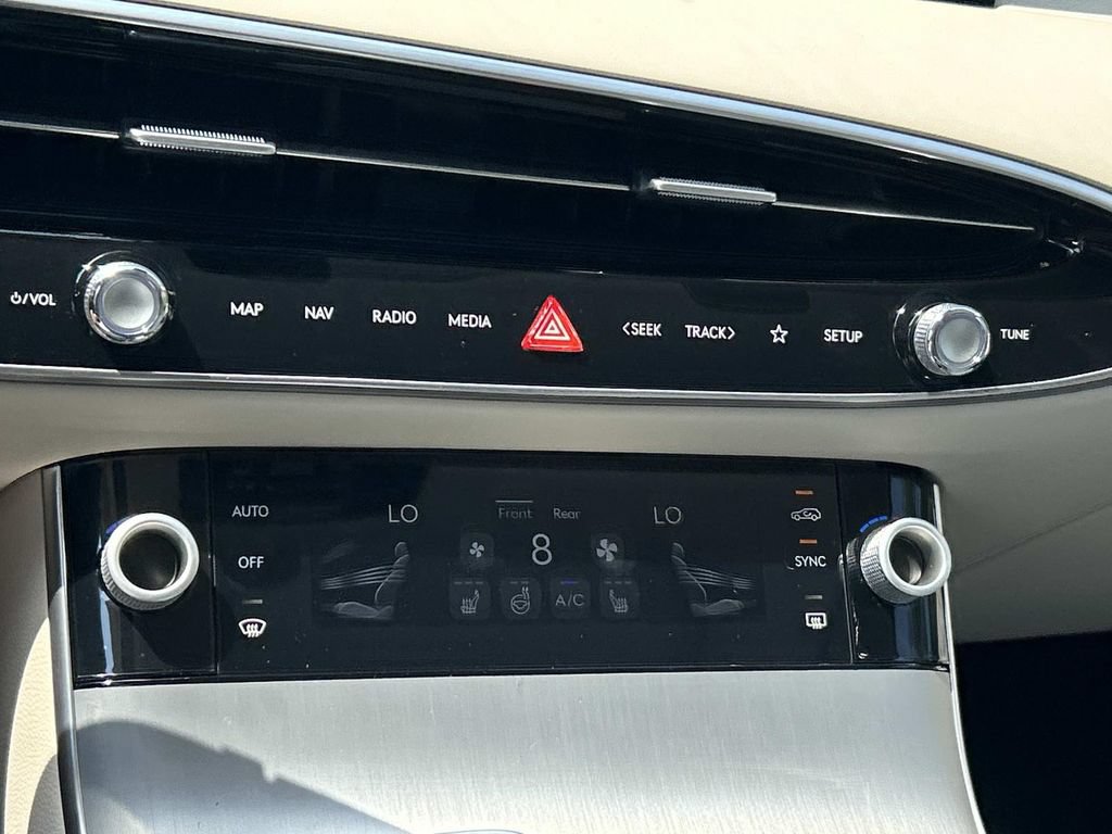 New 2027 Genesis GV70 2.5T Select AWD/4WD image 35