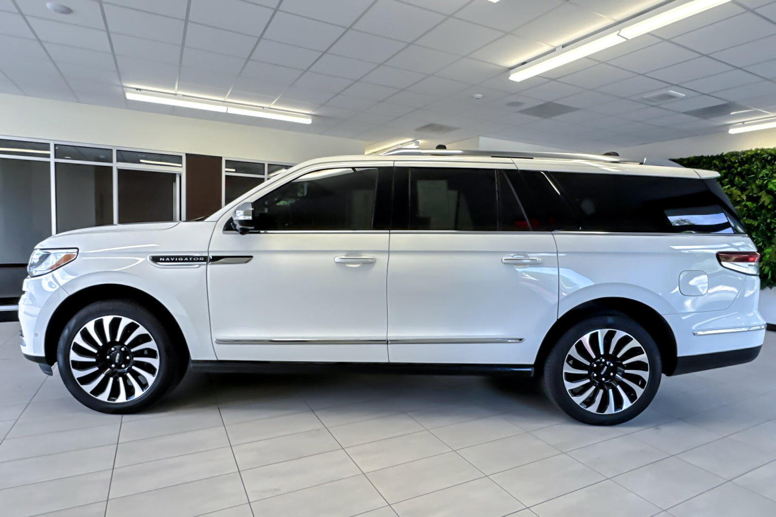 Used 2023 Lincoln Navigator L Black Label AWD/4WD image 7