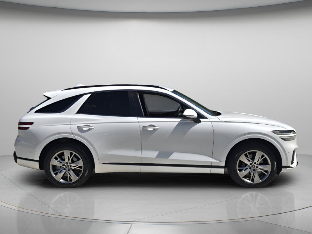 Used 2022 Genesis GV70 3.5T Sport w/ Sport Advanced Package AWD/4WD image 3
