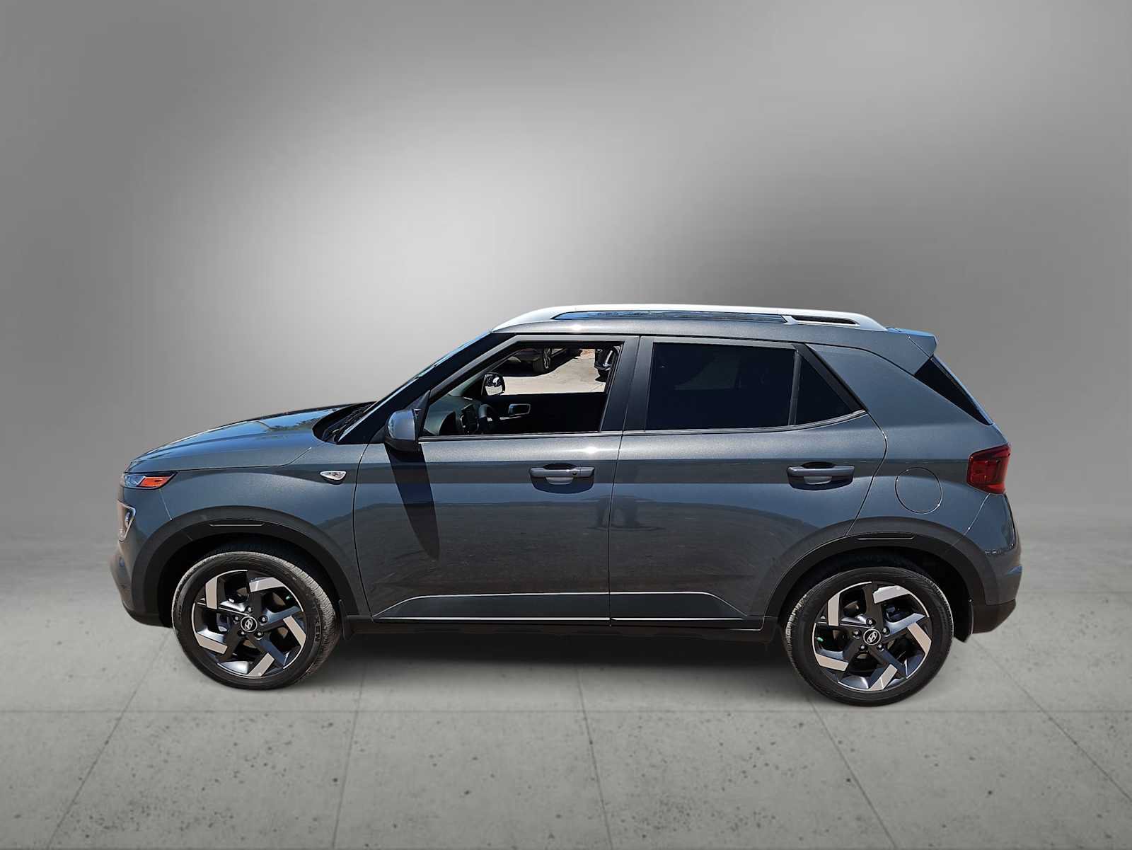Certified 2026 Hyundai Venue SEL FWD image 5