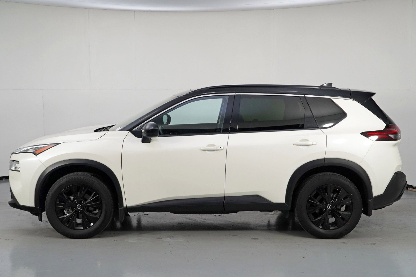 Used 2023 Nissan Rogue SV w/ SV Premium B Package FWD image 44