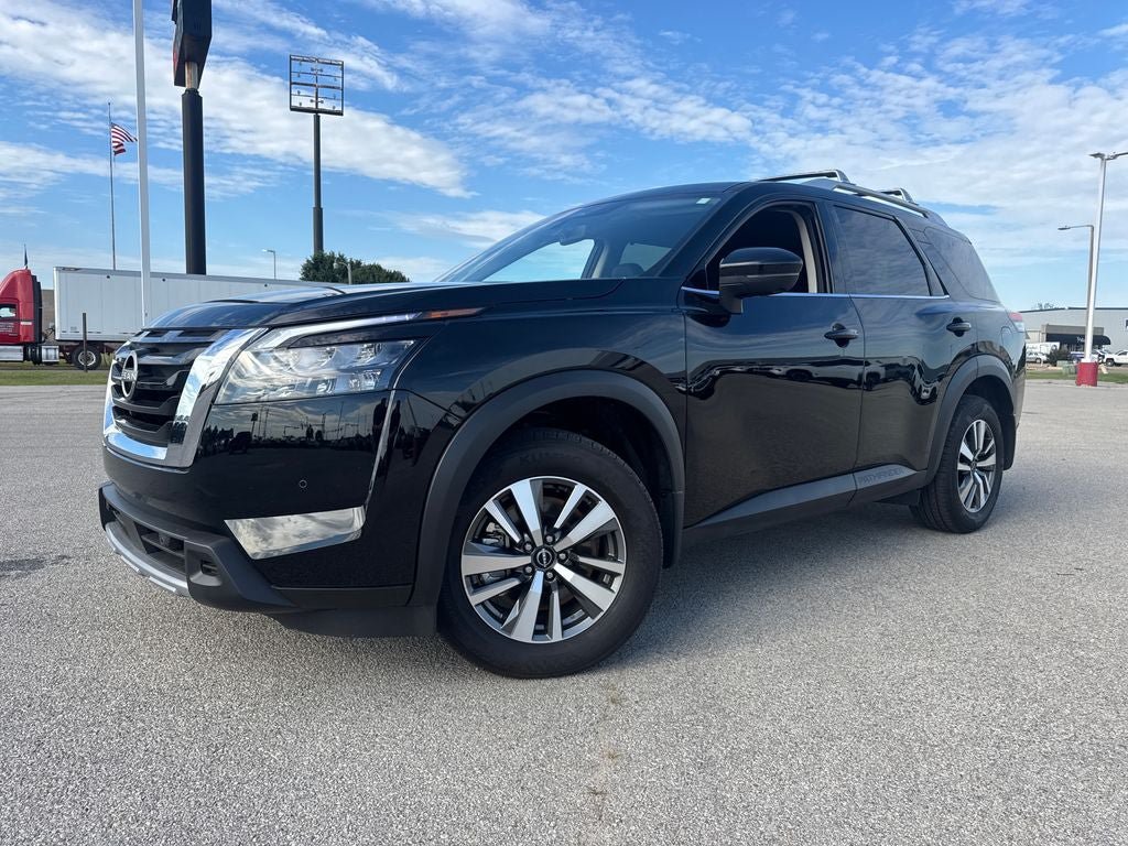 Used 2025 Nissan Pathfinder SL w/ Cargo Package FWD image 1