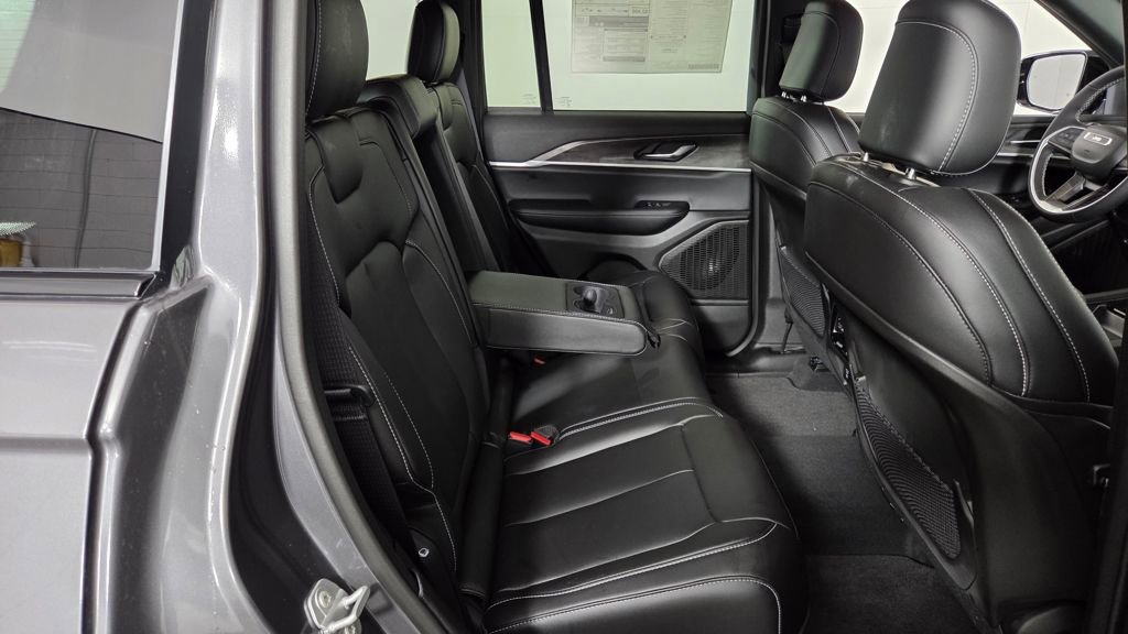 New 2025 Jeep Grand Cherokee Limited w/ Black Appearance Package image 35