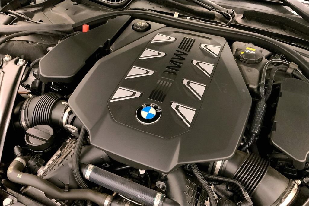 Certified 2023 BMW 760i xDrive AWD/4WD image 31